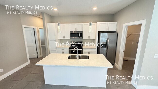 Building Photo - 13 Zinnia Ln
