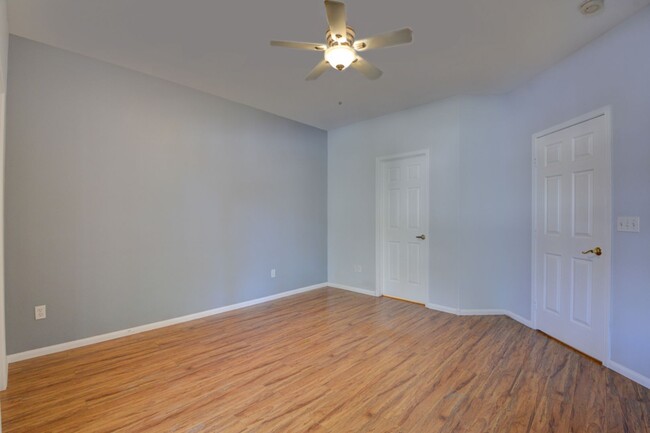 Building Photo - BEAUTIFUL 2BR TOWNHOME with TENNIS, BASKET...