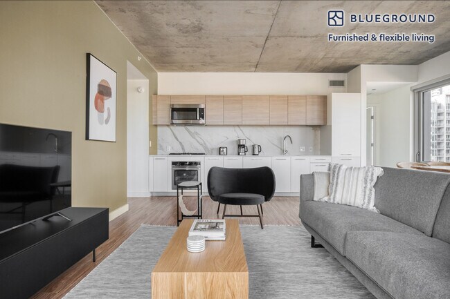 Building Photo - 165 North Des Plaines Street-SI FL12-ID748