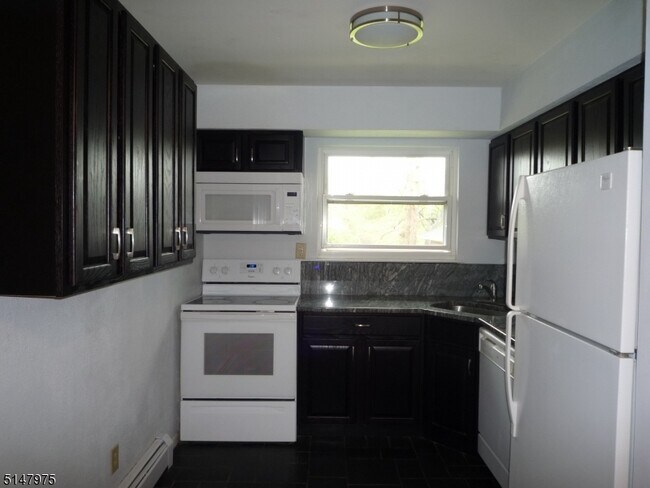 Building Photo - 60 Deanna Dr