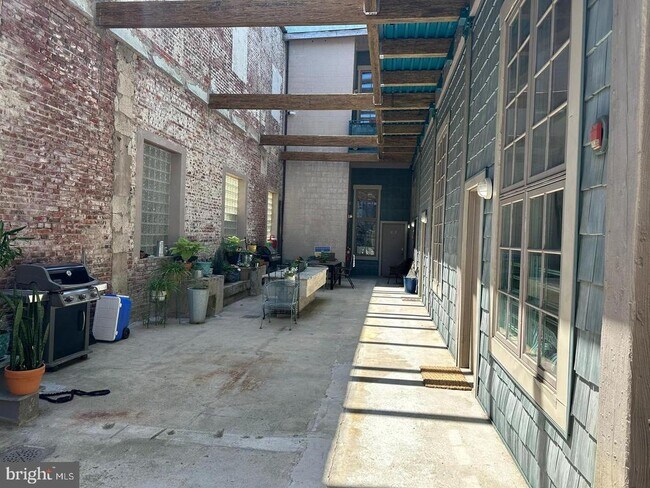 Building Photo - 314 Brown St