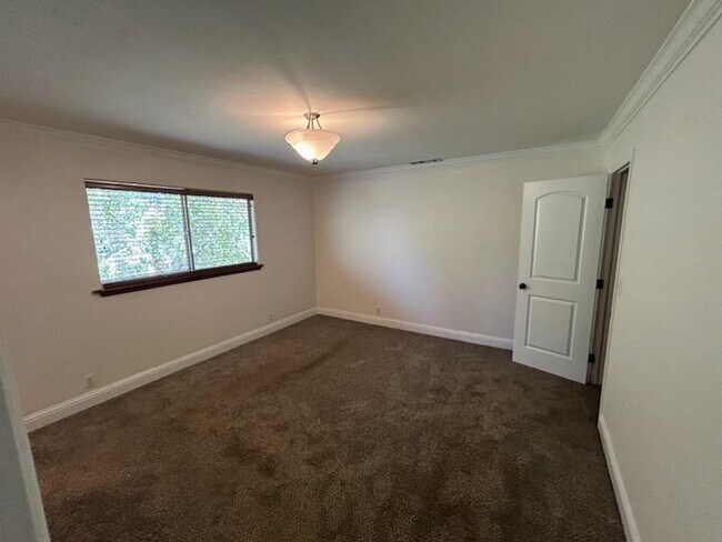 Building Photo - 19141ravenhillroad.is4lease.com