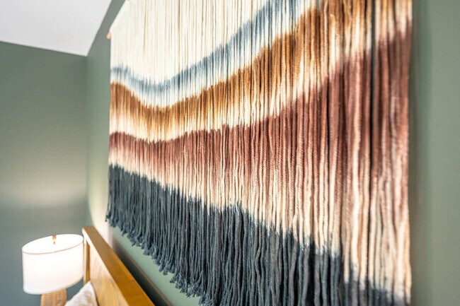 Building Photo - 2019 James St