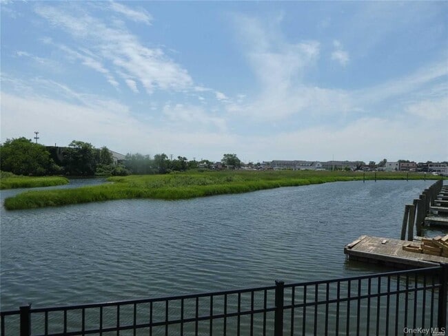 Building Photo - 237 Marina Pointe Dr