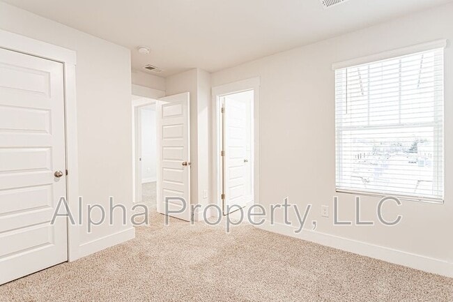 Building Photo - 212 Round Back Wy