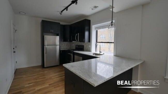 Building Photo - 1 bedroom in CHICAGO IL 60625