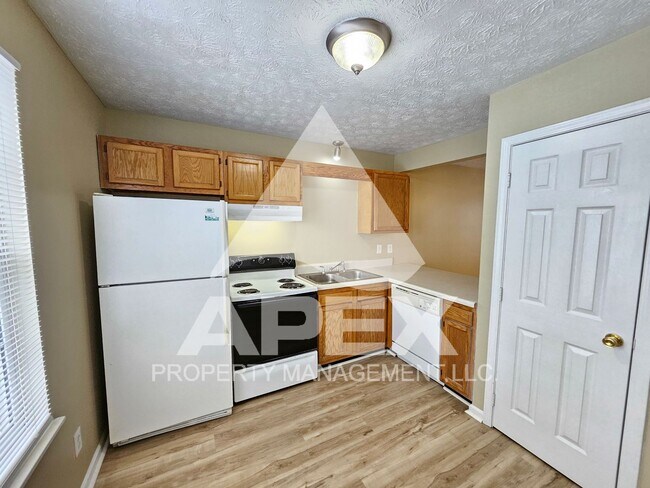 Building Photo - MOVE-IN SPECIAL,NO RENT TIL JUNE 1ST! - Nice 2 Bd | 1.5 Ba Townhouse in West Knox Condo Community!