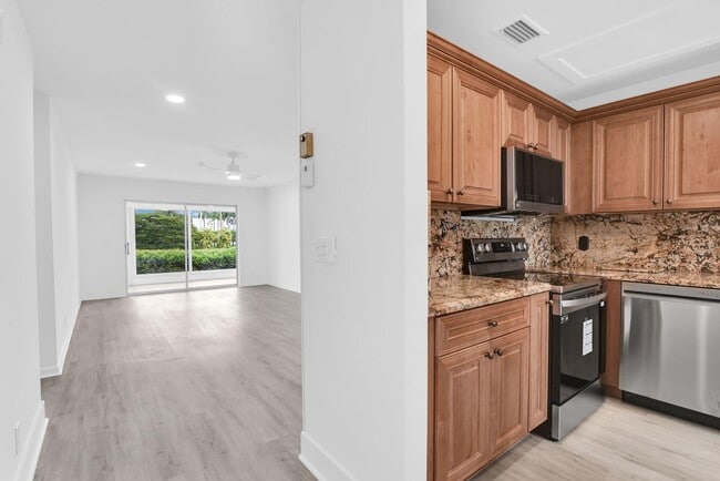 Building Photo - 8807 Bella Vista Dr
