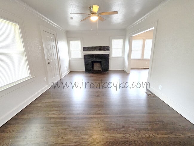 Building Photo - 2100 E 58th St