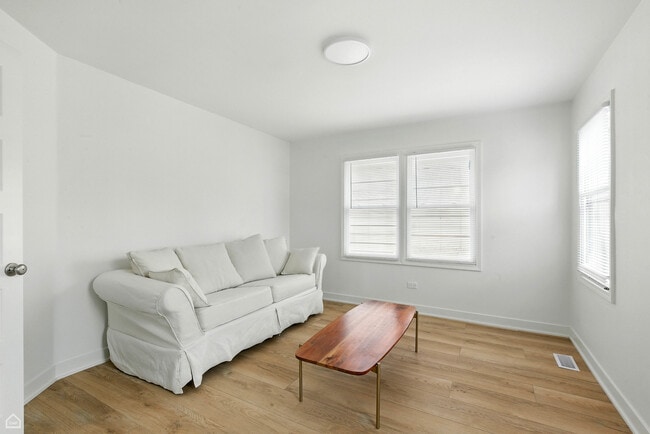 Building Photo - 1024 S Ridgeland Ave