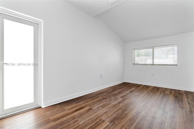 Building Photo - 2350 SW 26th St