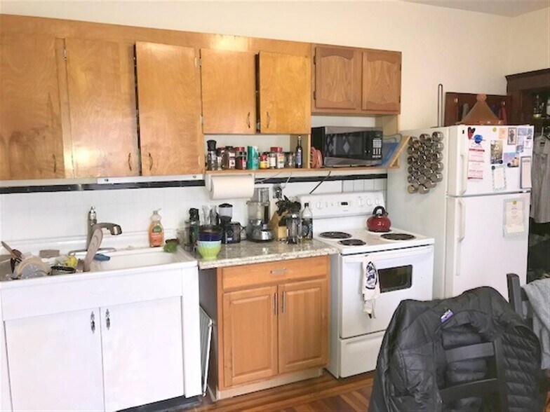 Primary Photo - 104 Summer St
