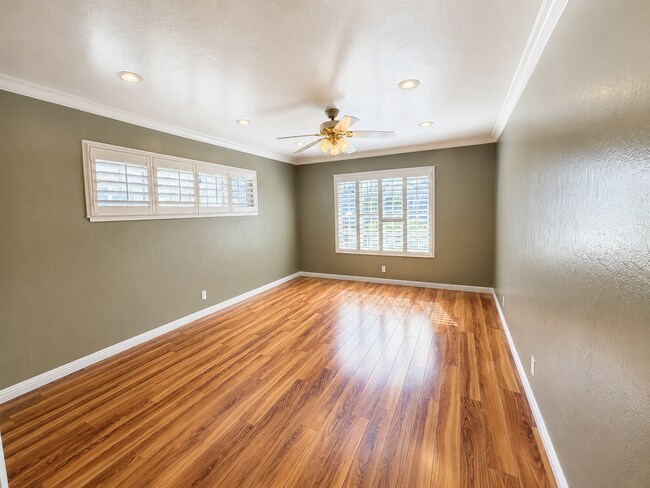 Building Photo - Welcome to this stunning 3 bedroom, 2 bathroom home located in Fremont