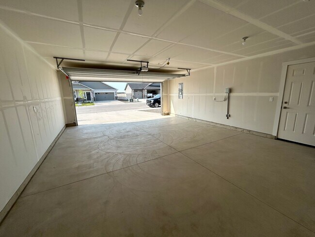 Building Photo - Brand New Home 3 Bedroom Home In Star!