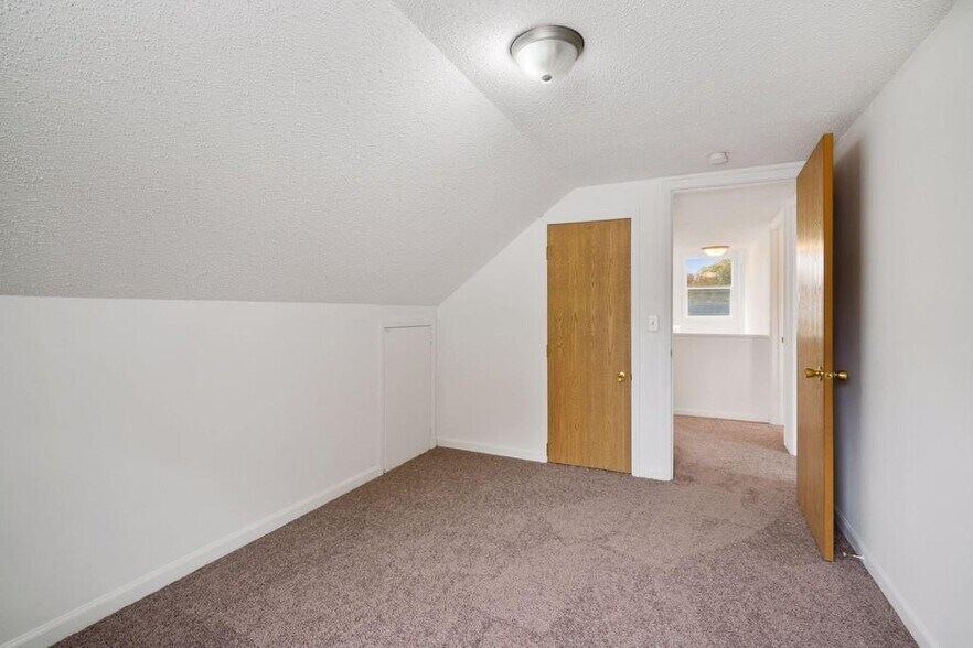 Building Photo - 5060 Hughes Ave NE