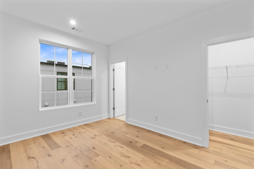 Building Photo - 201 New St