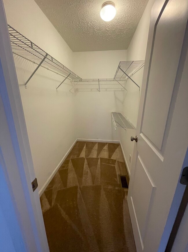 Building Photo - 1420 Bellow Falls Pl