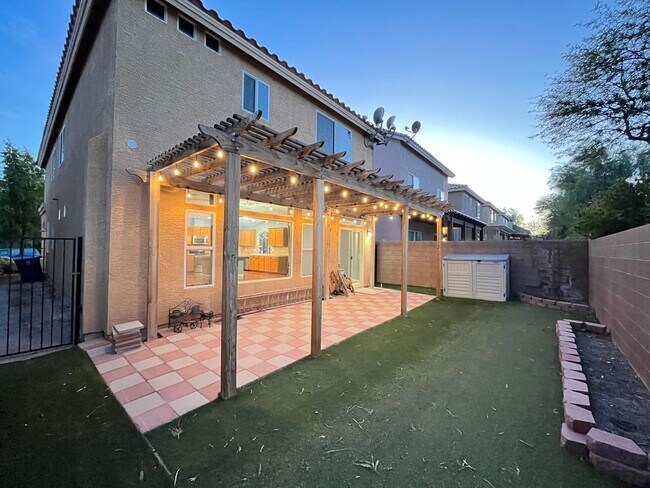 Building Photo - Desirable 4 Bedroom 2.5. Bathroom home in ...