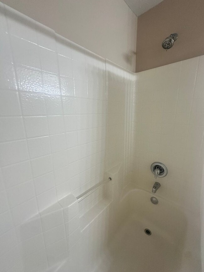 Building Photo - 2BR/2BA Updated Condo in Prospect Glen Vil...