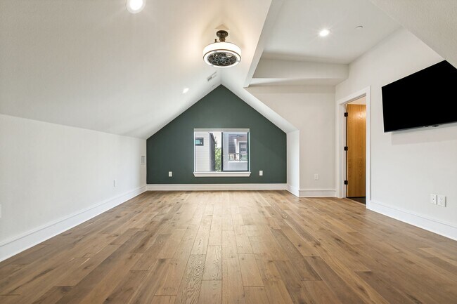 Building Photo - LUXURY TOWNHOME IN LONE STAR DISTRICT