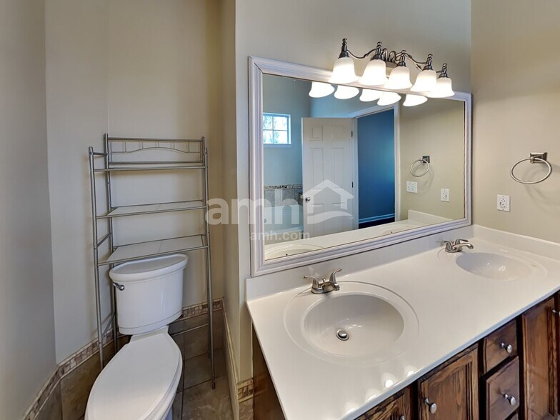 Building Photo - 1200 Nighthawk Ct