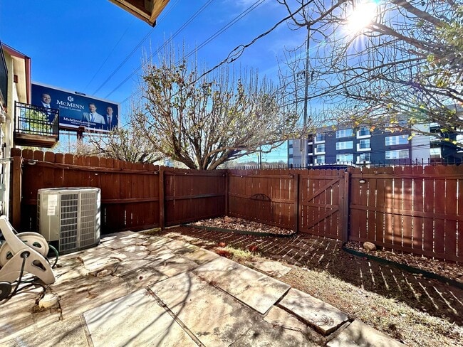 Building Photo - Charming 2-bedroom, 2.5-bathroom home at The Arbors at Riverside