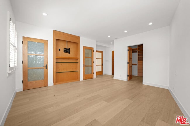 Building Photo - 435 Dalehurst Ave