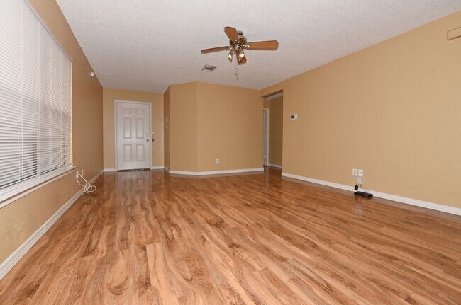 Building Photo - LARGE DECK  |  MATURE TREES  |  GREAT LOCA...