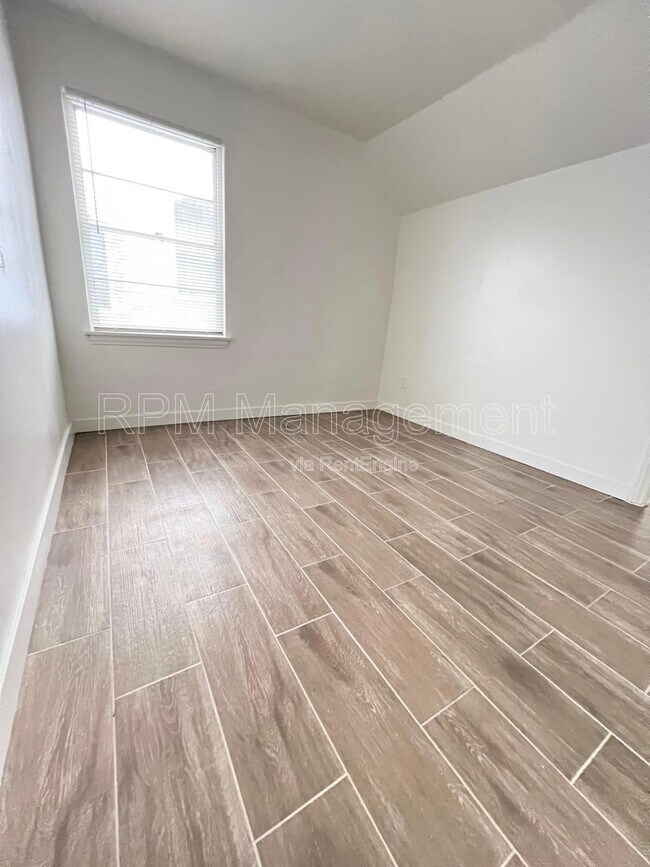 Building Photo - 619 Normandie Ave