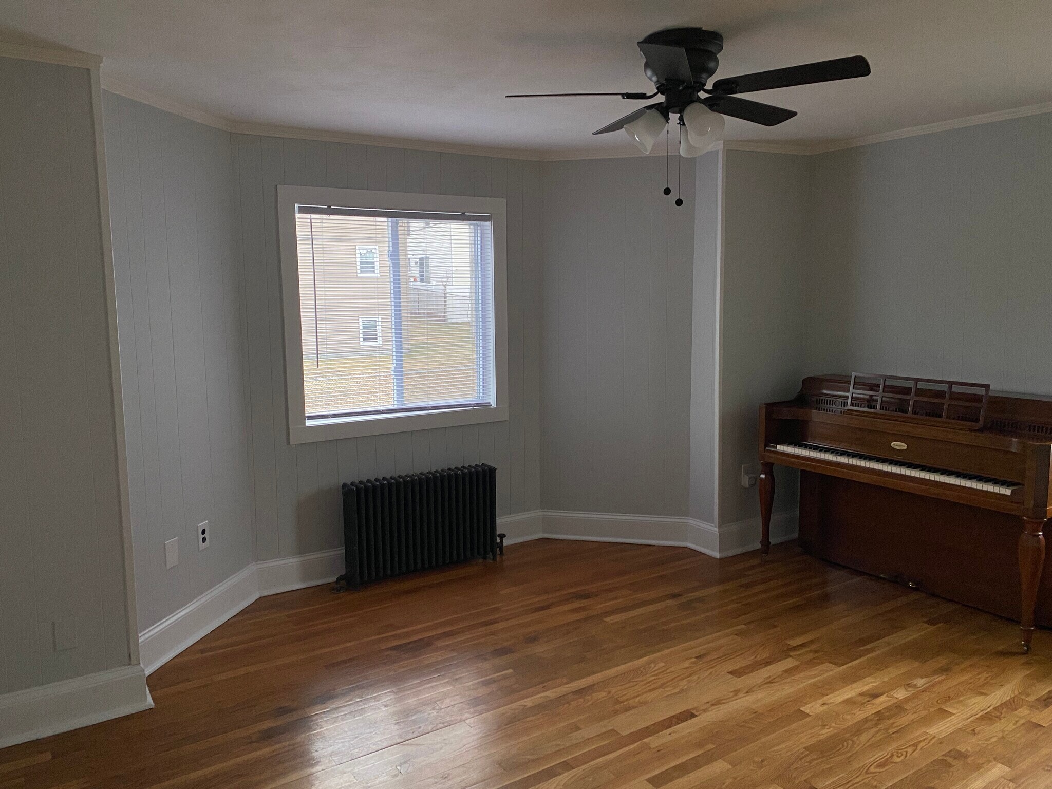 Parlor 1 - 400 Snell St