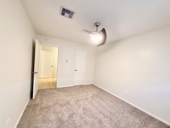 Building Photo - 5470 Ariel St