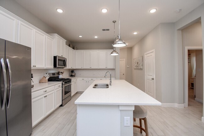 Building Photo - 15002 Bushy Bluestem Ct