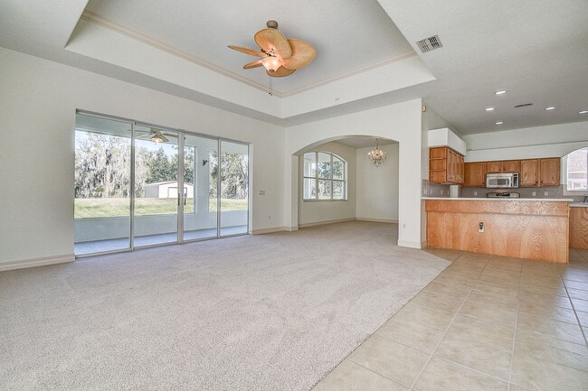 Building Photo - Beautiful 4/3/3 on a private 1 acre lot.