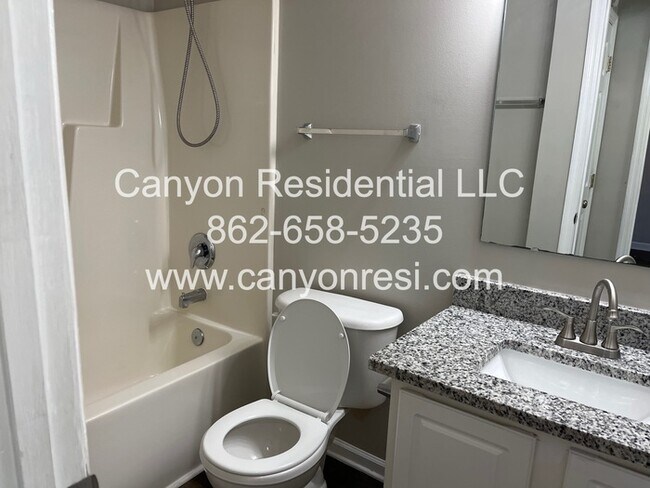 Building Photo - 461 Bedford Knoll Dr