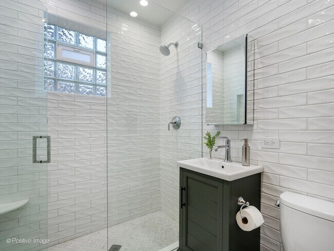 Building Photo - 1415 W George St