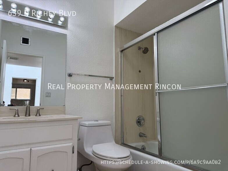 Building Photo - 639 N Richey Blvd