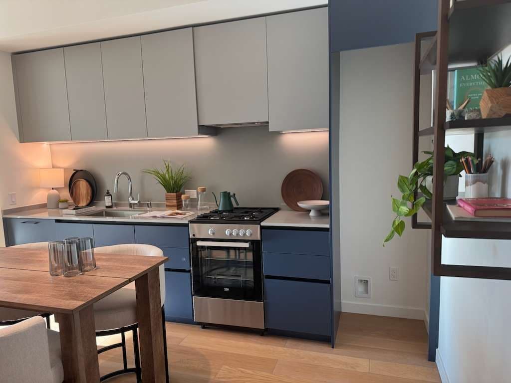 Building Photo - 395 6th St