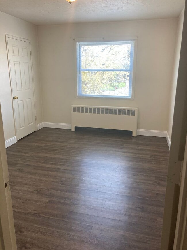 Building Photo - 414 E Lincoln Ave