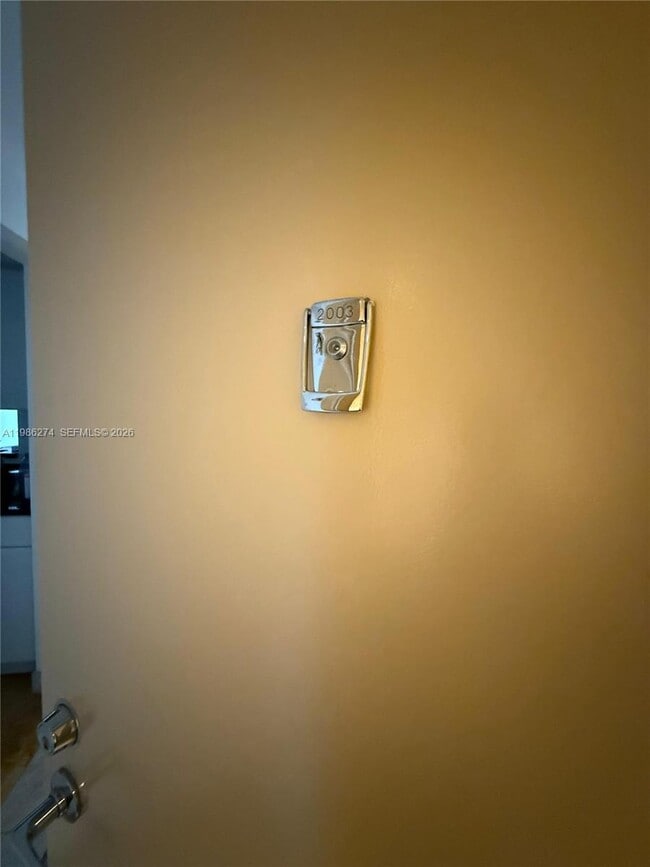 Building Photo - 2475 Brickell Ave