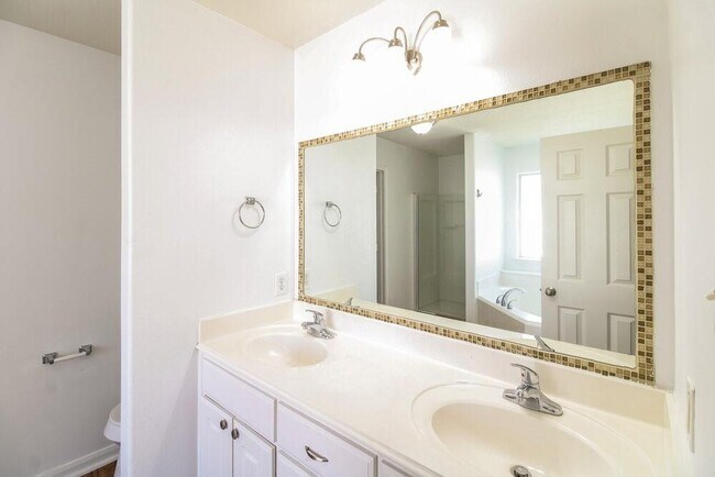 Building Photo - 3822 Enclave Mist Ln