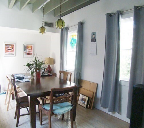 Building Photo - 23 Stanhope St