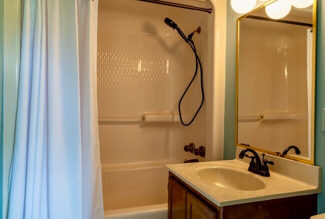 Building Photo - 50 Gossamer Ln