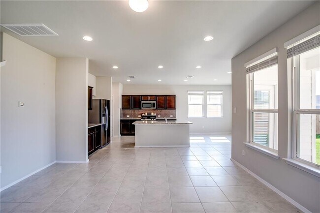 Building Photo - 226 Trailside Ln