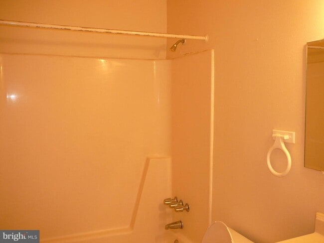 Building Photo - 39 Wayside Ct