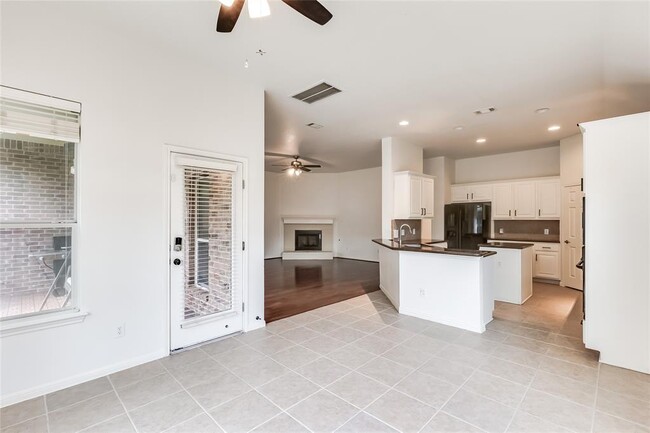 Building Photo - 15524 Belfin Dr