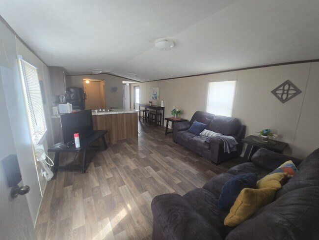 Building Photo - 790 N Broadway St