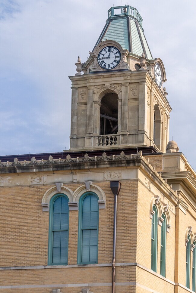 Building Photo - 305 Connell St