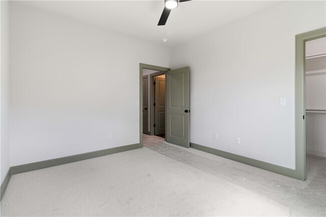Building Photo - 980 Trestle Ln