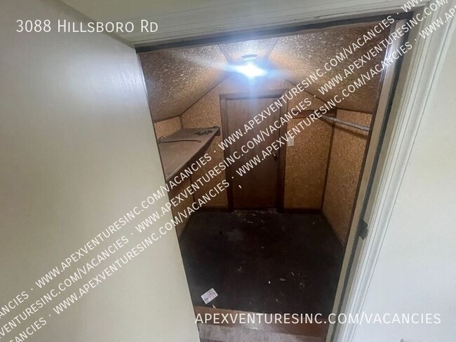 Building Photo - 3088 Hillsboro Rd