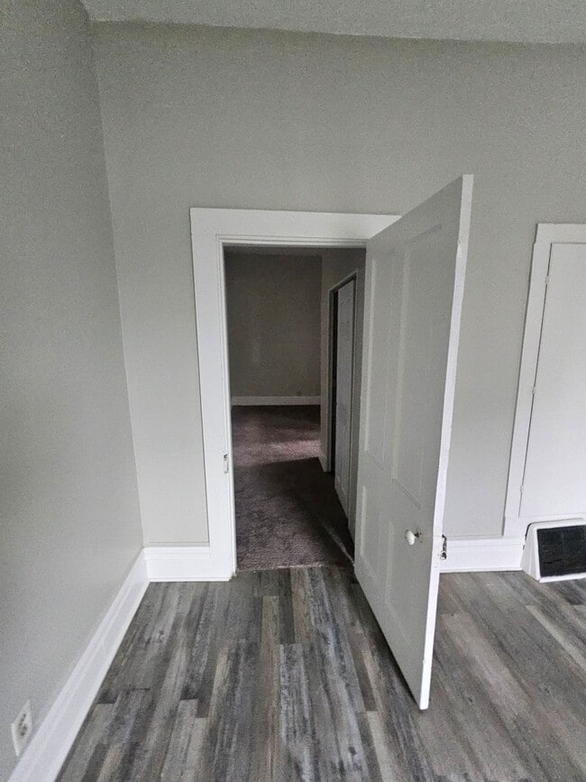 Building Photo - 4bed/2bath house